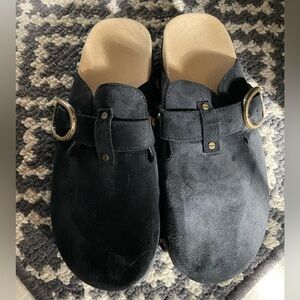 American Eagle Clogs